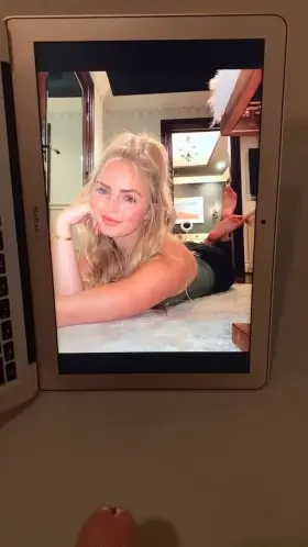 Cumtribute for a pretty blonde’s face and feet