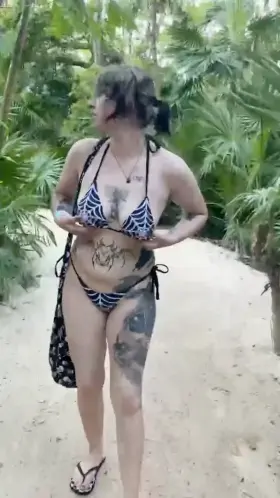 Best thing about vacation is if anyone sees me, they’ll never see me again so fuck it