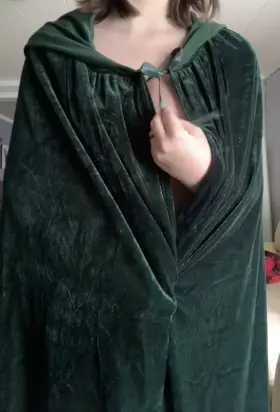 a little reveal to show off my new cloak.. and my body, of course.