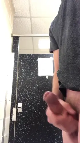 Another gym cumshot 😍