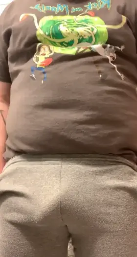 Floppin out of these tight sweatpants