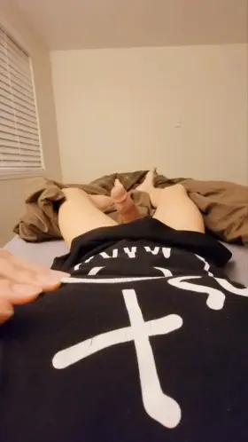 Felling horny after the move. Please wrap your warm lips around me while I suck you? 👉👈