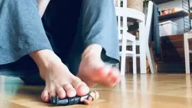 Uh-uh.. Someone is in trouble. 😉🦶🏼