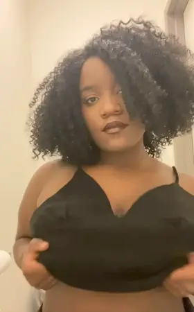 Blessing your day with my ebony tits ✨