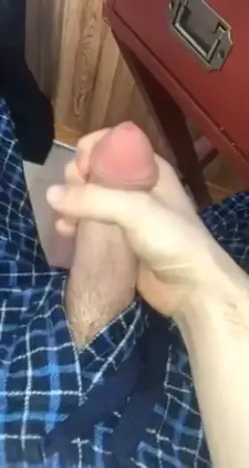 Anyone wanna lend a hand before I go to work? Please? 🤤