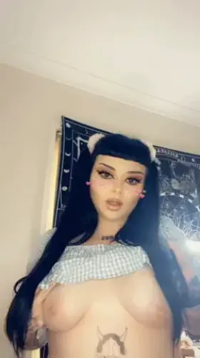 ✖️ $4 sale ✖️ nude and naughty ♡︎ ︎daily uploads ♡︎ customs ♡︎ ratings ♡︎ kink and fetish friendly ♡︎ 1:1 chat 🖤 link in comments 🖤