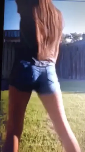 Shaking ass deserved my cum