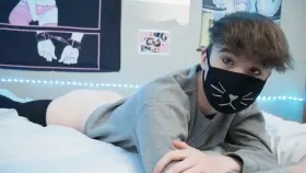 Shaking my cute ass...wanna come fuck it??