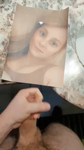 Kayleigh loves big loads on her💦