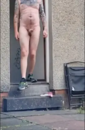 should she suck it infront of the neighbours [35]