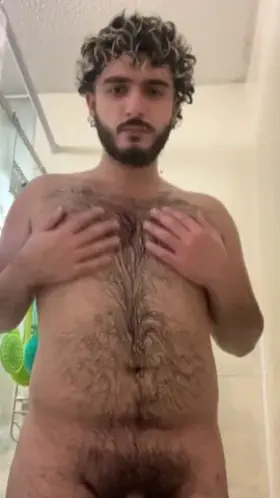 someone help soap up my hairy chest 😈🚿