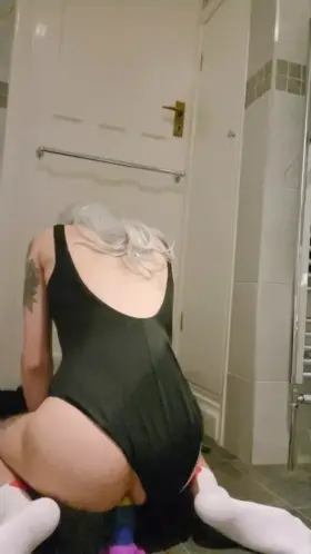 I want you to cum to Mommy right now and let me know when you've finished!