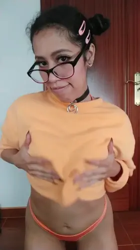 Please suck this brown nipples