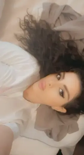 Pretty face & a pretty little body