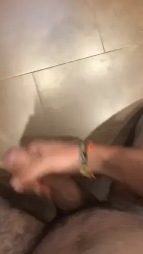 Cumshot on the floor 💦. Listen to my moans 😍🤤