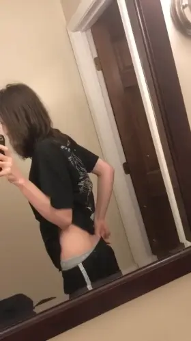 (NB18 (she/they) A tease of my but before last nights shower