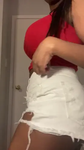 Let’s fuck underneath the fireworks tonight ?🎉