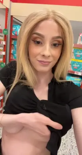 Wanted to give you a quick peek up my shirt while st the mall 🙊💕