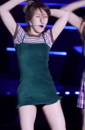 wendy(red velvet) nice thighs