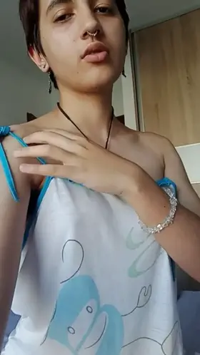 Enjoy some petite teen tits 😘