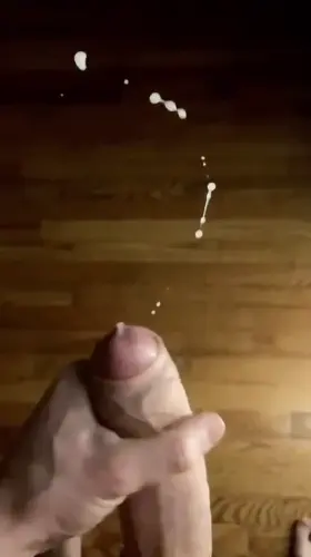 I[M] enough to breeding someone or who wants me? [OC]