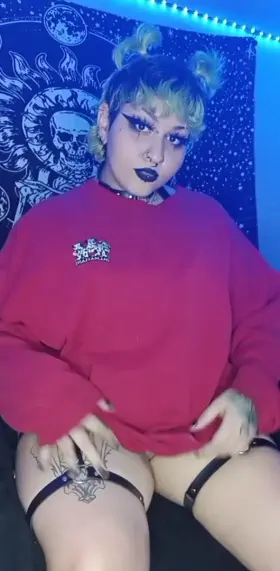 Chubby goth girl + leather harnesses = your destruction. ☺️ I'm available for [DOM] sessions, [CAM], [FET]ishes and more 😈