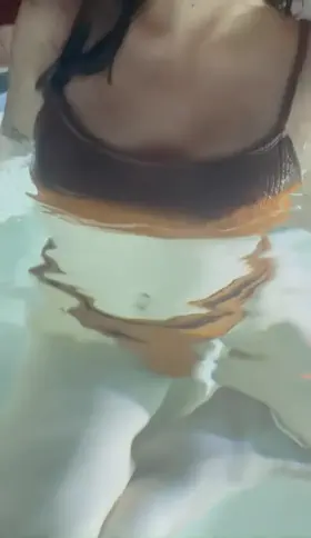 would you join me in the hot tub? 🤤