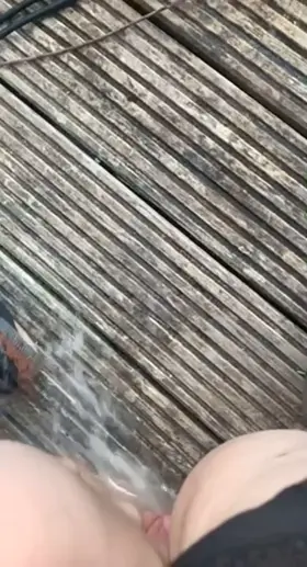 A powerful outside piss💦