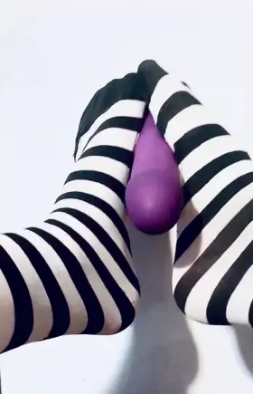 🍆Training ensues.. Ft. Stripey socks 🐝