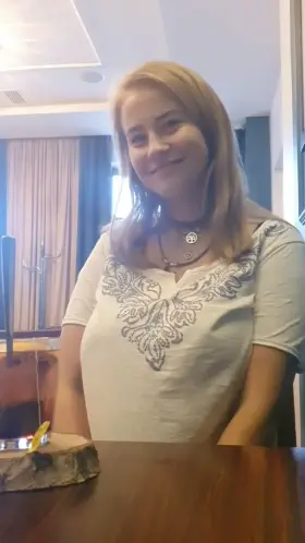 Well... this is my second restaurant in this situation...and well...I like public flashing...heh