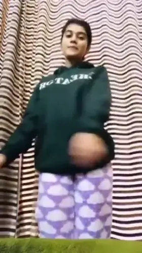 Sheetal Musterya doing the silhouette challenge