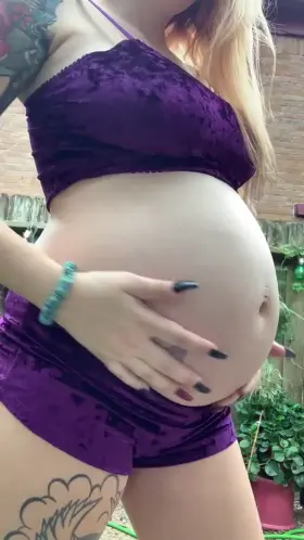 My neighbor wishes he was the one who knocked me up 😈