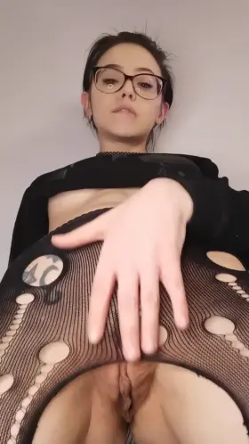 Would anyone here be willing to help a horny little nerd get off?