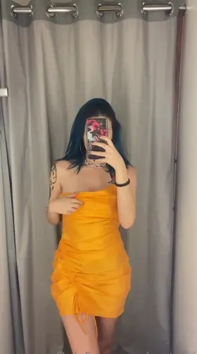 Do you want to fuck me in this little fitting room?