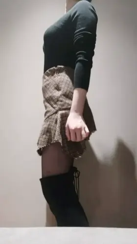 [19f] Everyone at my university thinks I'm a shy Japanese girl, but I'll show you guys the truth (wait for it)...
