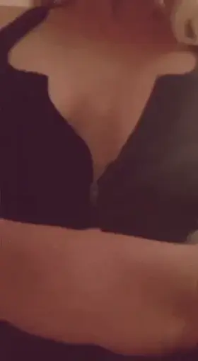 Get yourself a Girl With BIG TITS and A Juicy ASS 😘Cum say hi and show me your cock 😈Link at my Pinned posts See profile or see Comments