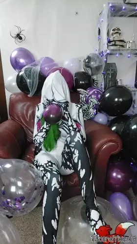 Happy Halloween! Let's play...