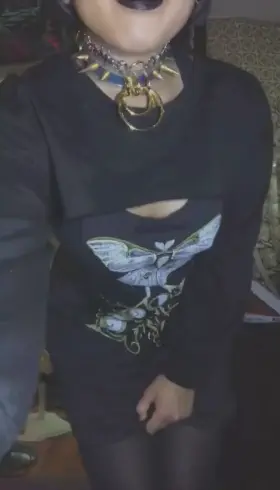 Ready to be your Filipina vampire girl and suck the soul outta your cock 😈🖤😜