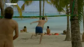 Playing sports in Guadeloupe (Guillaume de Tonquédec - Fais pas ci, fais pas ça S07E02 : Naturisme et découverte (FR2014))