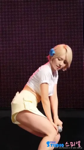 Sweet little kpop goddess Choa knows just how to flaunt her perfect ass and juicy thighs... She's so hypnotizing I could worship her nonstop for hours!