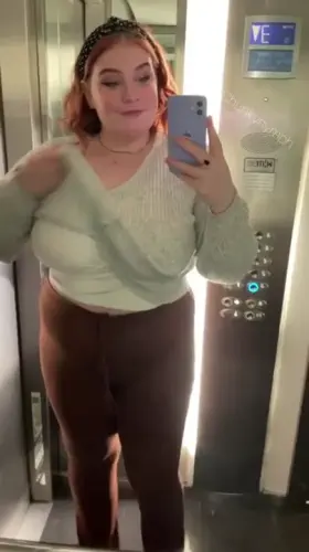 Just a lil quick flash in an elevator for you [f]