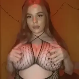 hope u like big titties and fishnets :-) OC