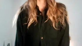 Do you like what this British girl hides?