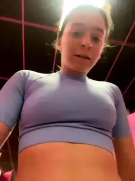 Quick pussy flash between my sets at the gym