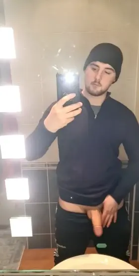 Hmu if you like what you see 👀