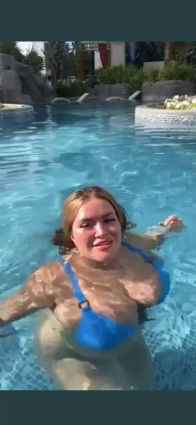 Thick wet beauty in the pool