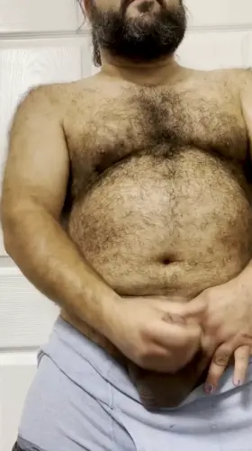 Y’all like watching thick hairy mature dudes cum ?