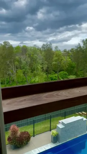 Upvote for a nude in your dms, I promise 😘