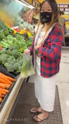 The guy behind me was suspicious and knew I was up to no good lol! [gif]