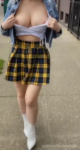 Stacked student [flash]es her tits on the street